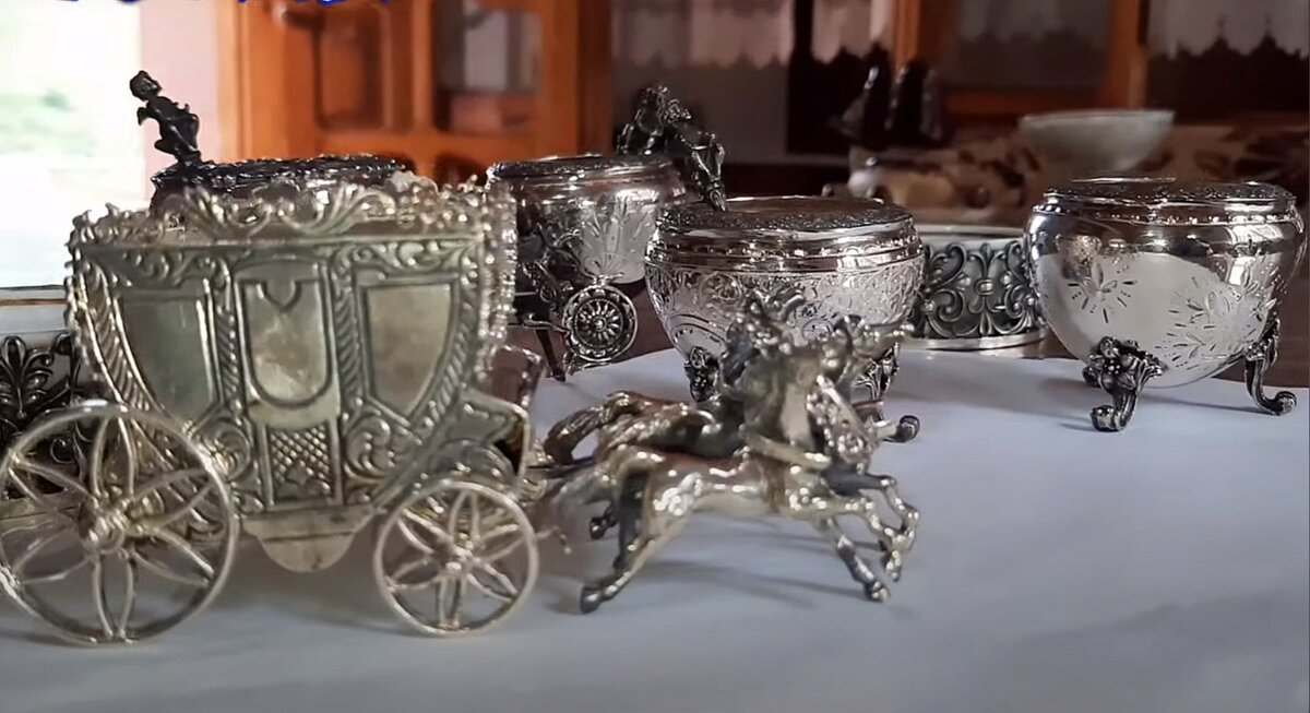 Это всё ручные изделия из серебра.
