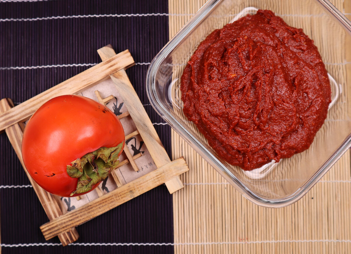 Острая Чили Паста Кочудян приготовленная на основе спелой Хурмы