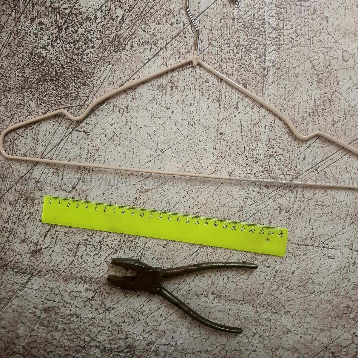 Вешалка, линейка, плоскогубцы.