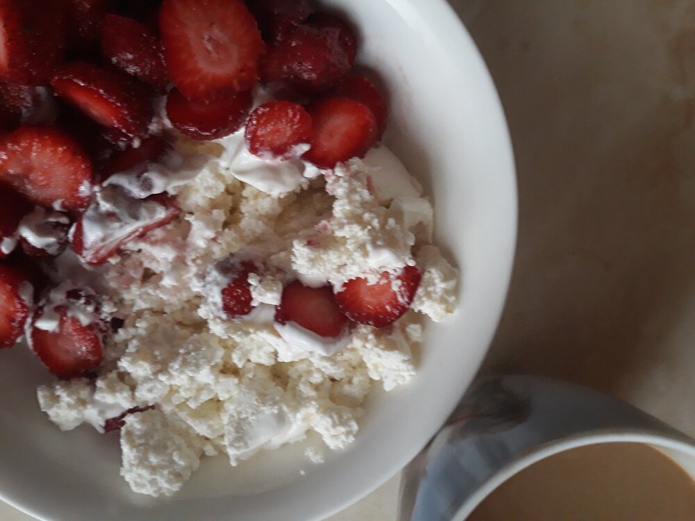 творог люблю в любом виде) пока не надоел, буду не мудрить с сырниками и запеканками