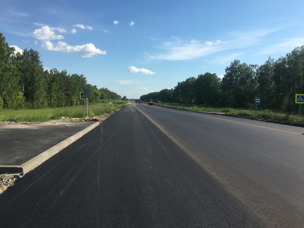 Брянск новозыбков. Автомобиль на дороге. Автомобиль сверху на дороге. Участок дороги 63 км Брянск Новозыбков. Погар Брянская область 24.02.2022.