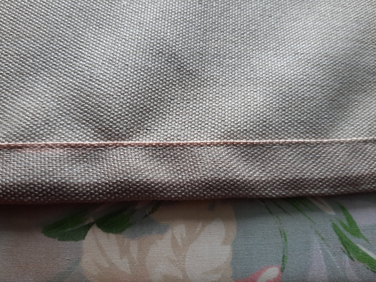 Так подшита штора с боков.