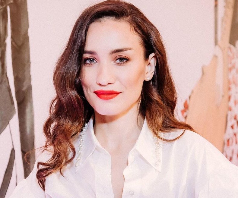     Оказалось меньше в три раза: Виктория Дайнеко отсудила у бывшего мужа алименты на дочь