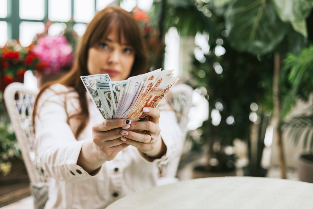    Хранить деньги лучше всего в нескольких валютах