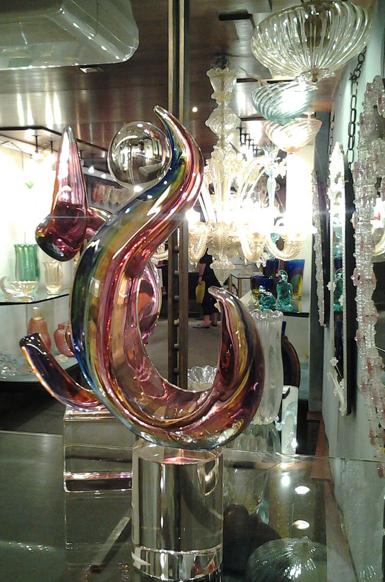 Декор интерьера из муранского стекла в галерее на площади Сан-Марко