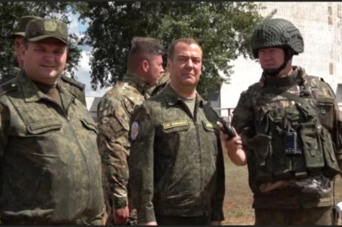    Медведев: российские военные научились противостоять западному оружию