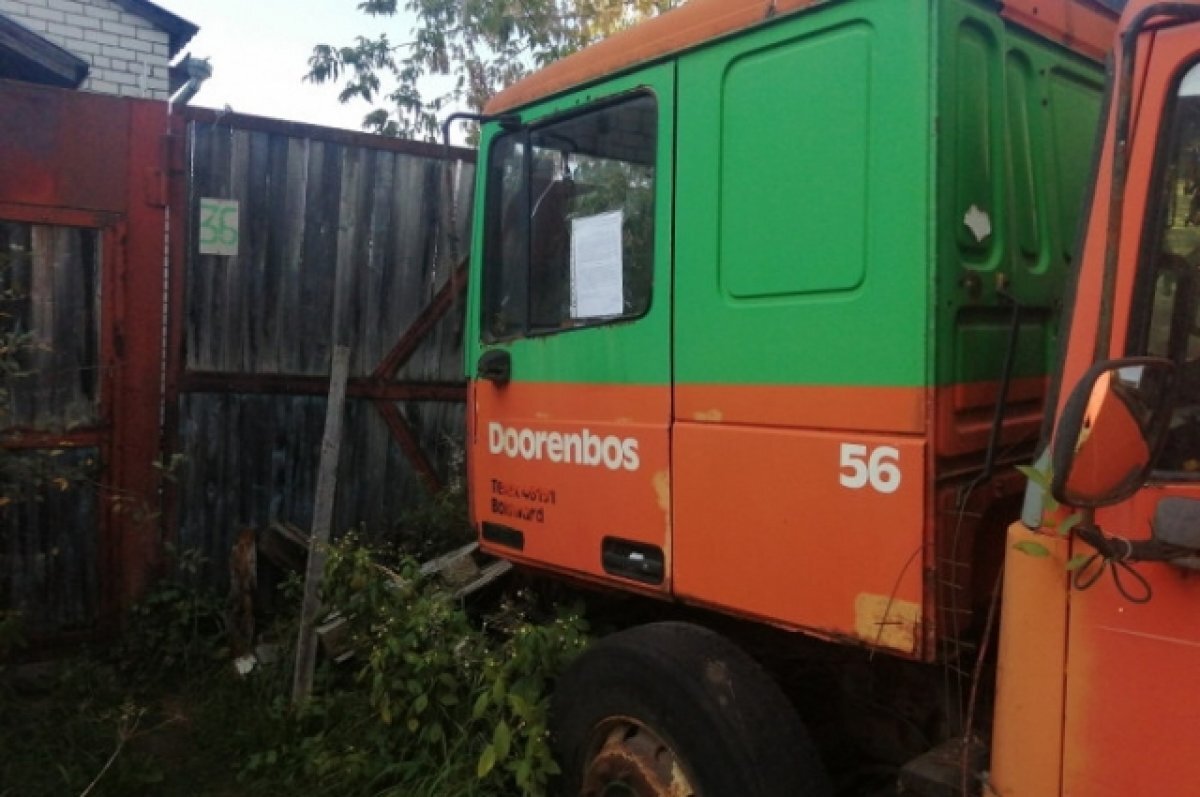    В Твери ищут хозяина брошенной на улицы Марии Ульяновой кабины грузовика