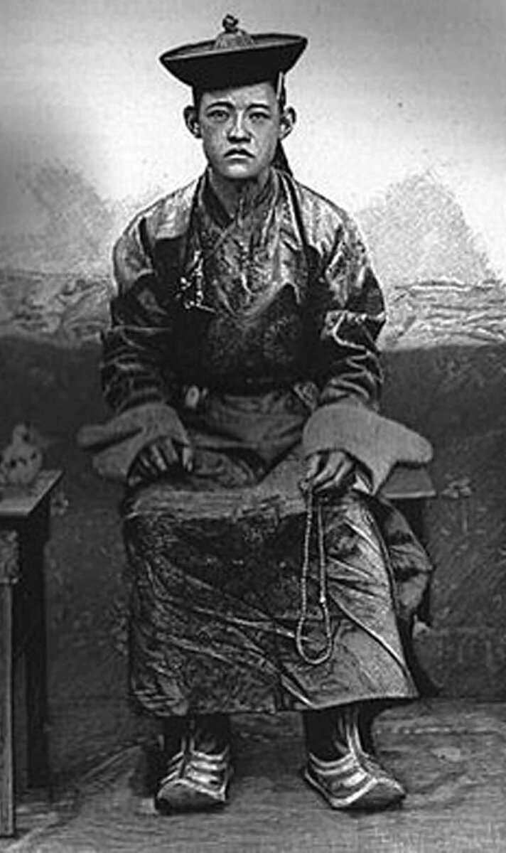 Богдо-гэгэн VIII в молодые годы.