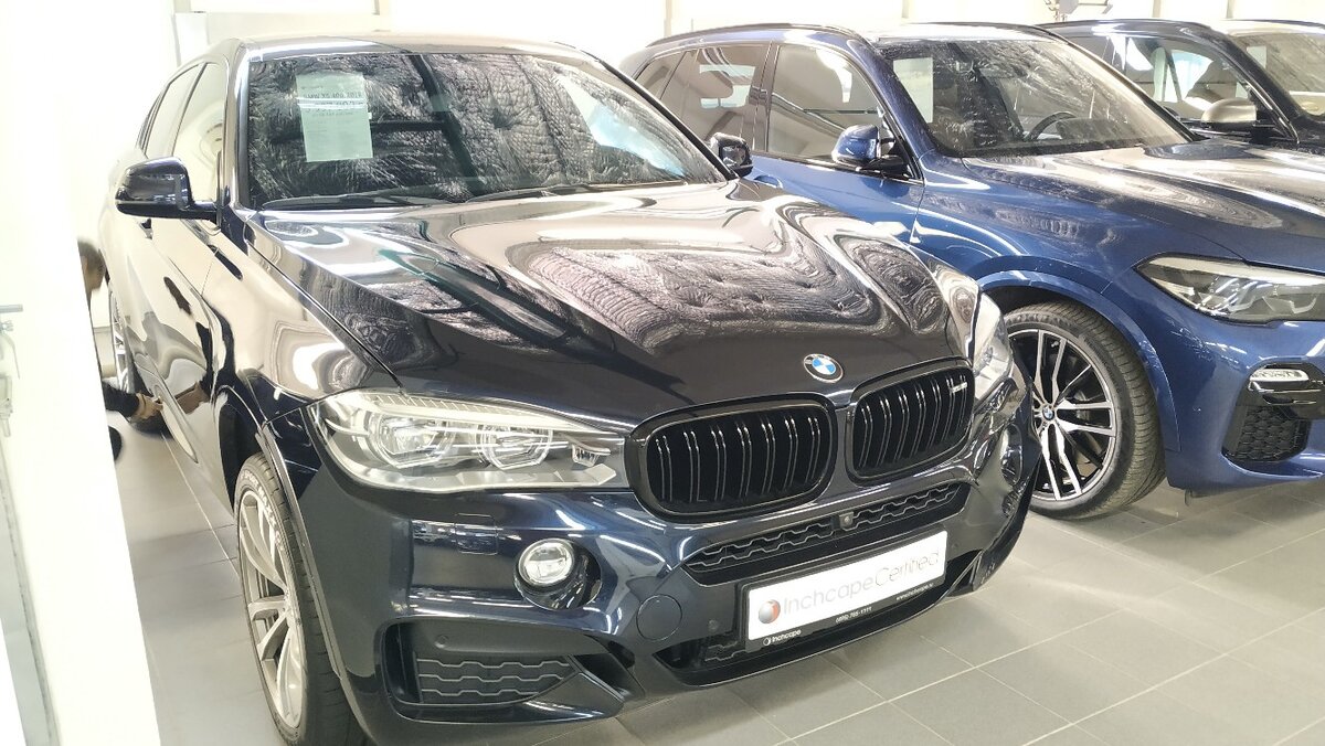 Мы приехали на осмотр автомобилей у официального дилера BMW