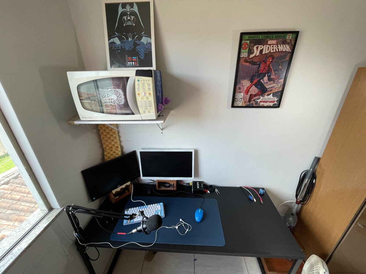    Умелец собрал ПК в старой микроволновке