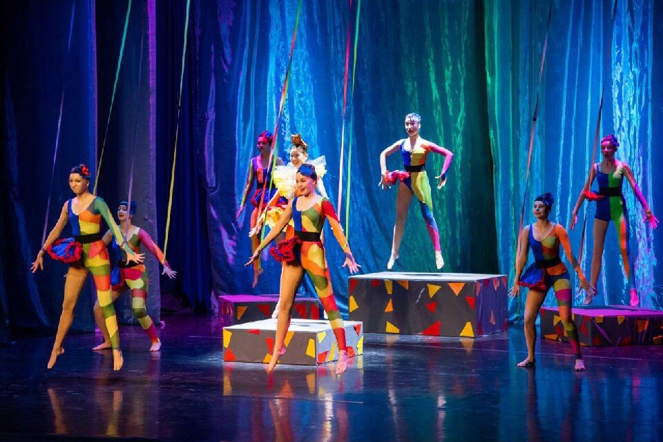     Более 300 юных актеров и их педагогов на протяжении пяти дней показывали спектакли и игровые программы различной тематики. Фото: администрация Мурманска