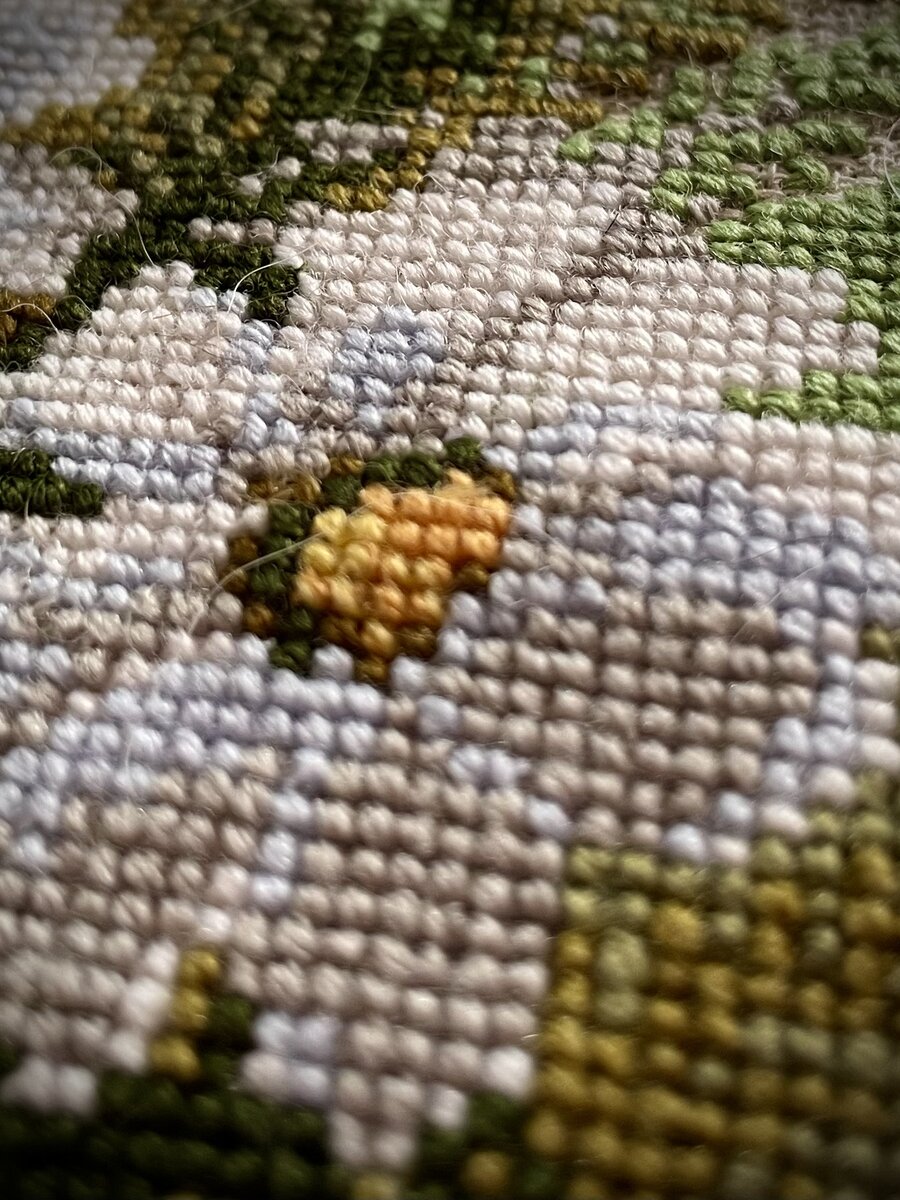 Кусочек отсебятины когда не хватило желтых ниток 🫣🤪