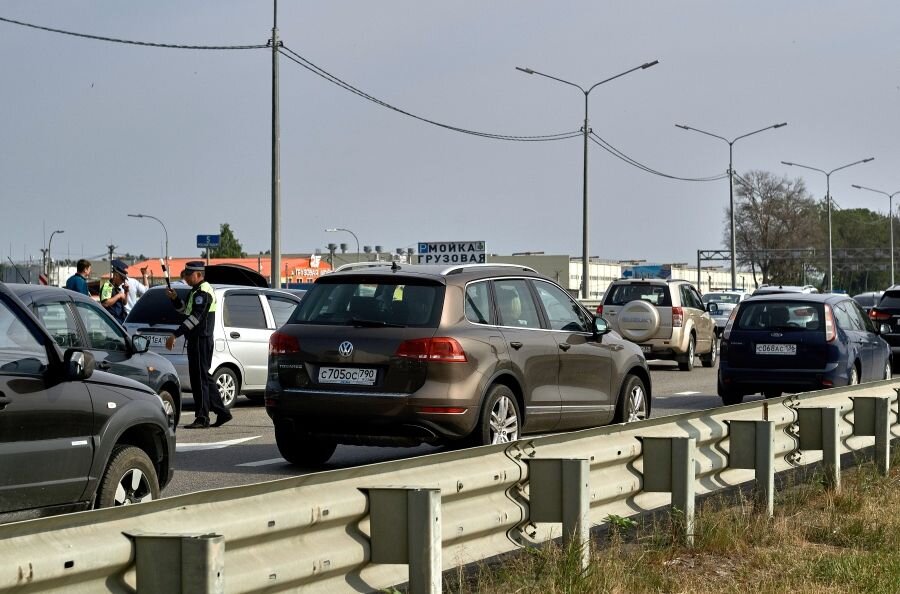    Автомобили на трассе М-4 «Дон» в Воронежской области. 24.06.2023 © Ксения Головкова/РИА Новости