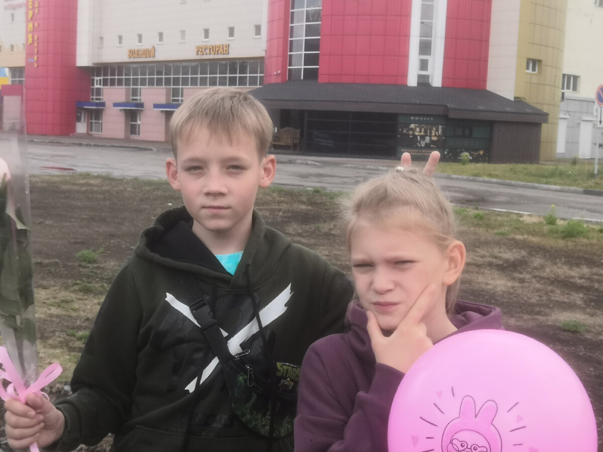 Мам, зачем ты опять фотографируешь? 