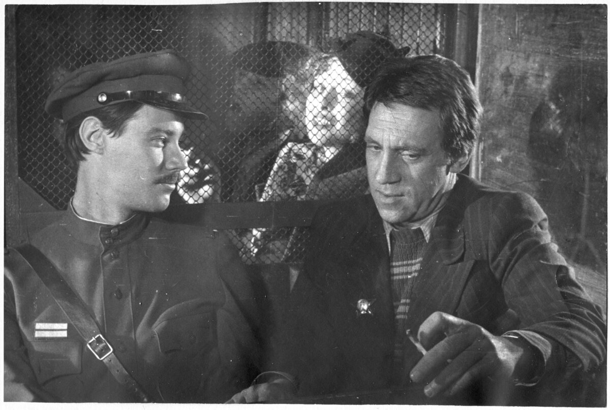 Фильм говорухина место встречи изменить нельзя. Место встречи изменить черно белый. Высоцкий шарапов. Место встречи изменить нельзя коллаж. Место встречи изменить фильм с высоцким.