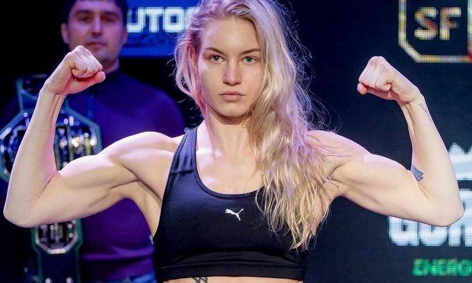 За спиной у спортсменки, кроме плавания, шесть выигранных профессиональных боев и тяжелая операция на колене, после победы на шоу Даны Уайта в прошлом году 👊
