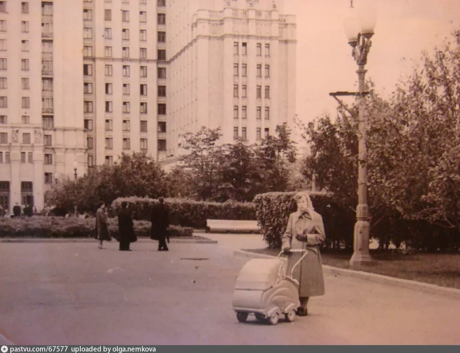 Площадь Восстания, 1958 г. Автор: Геннадий Беляйцев.
