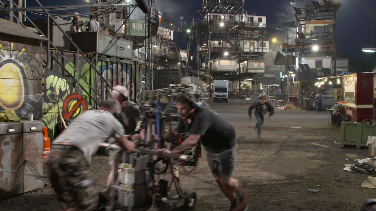 вот такой вот жилой сектор. и как это все не развалилось?