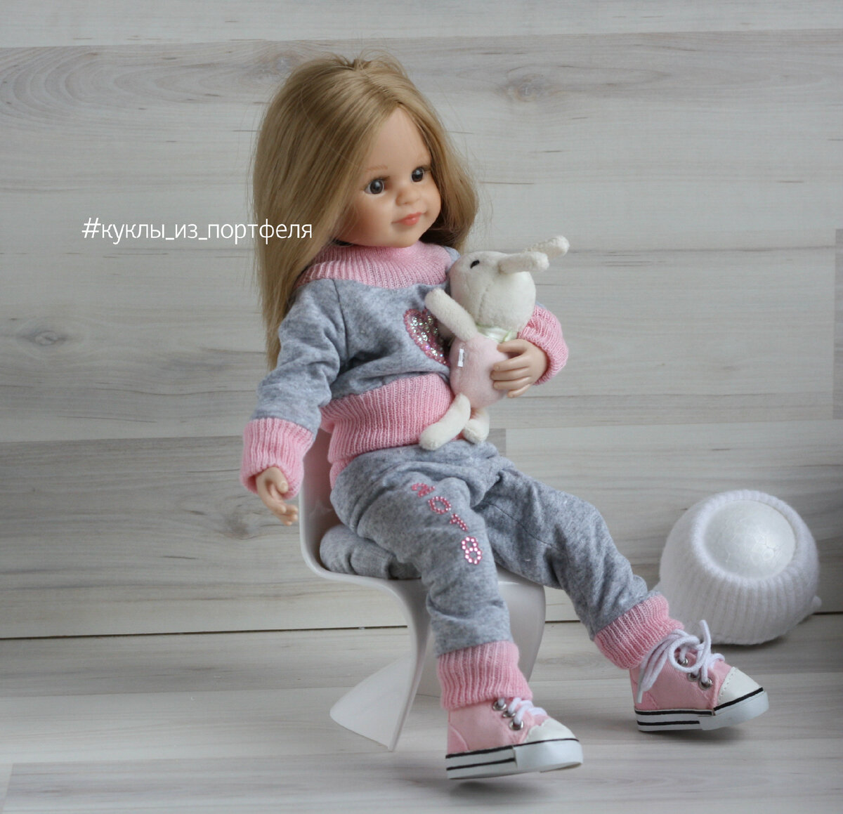 фото автора. Спортивный костюм на кукле Paola Reina/