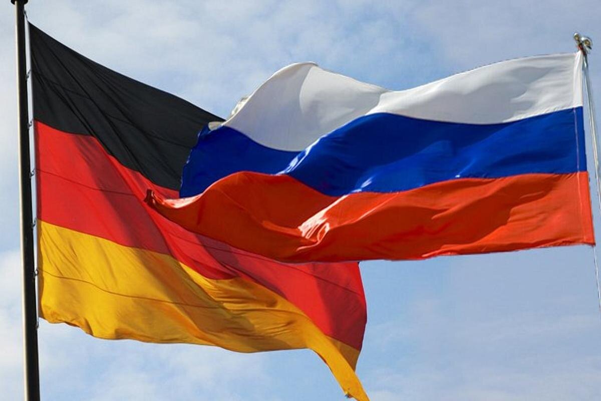 Флаги РФ И ФРГ. Российско германский флаг. Германия РФ флаг. Флаг России и Германии.