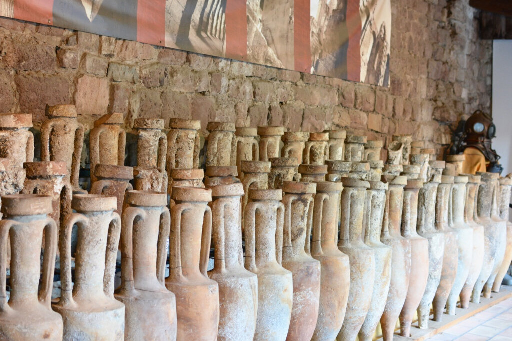 Древние винные кувшины