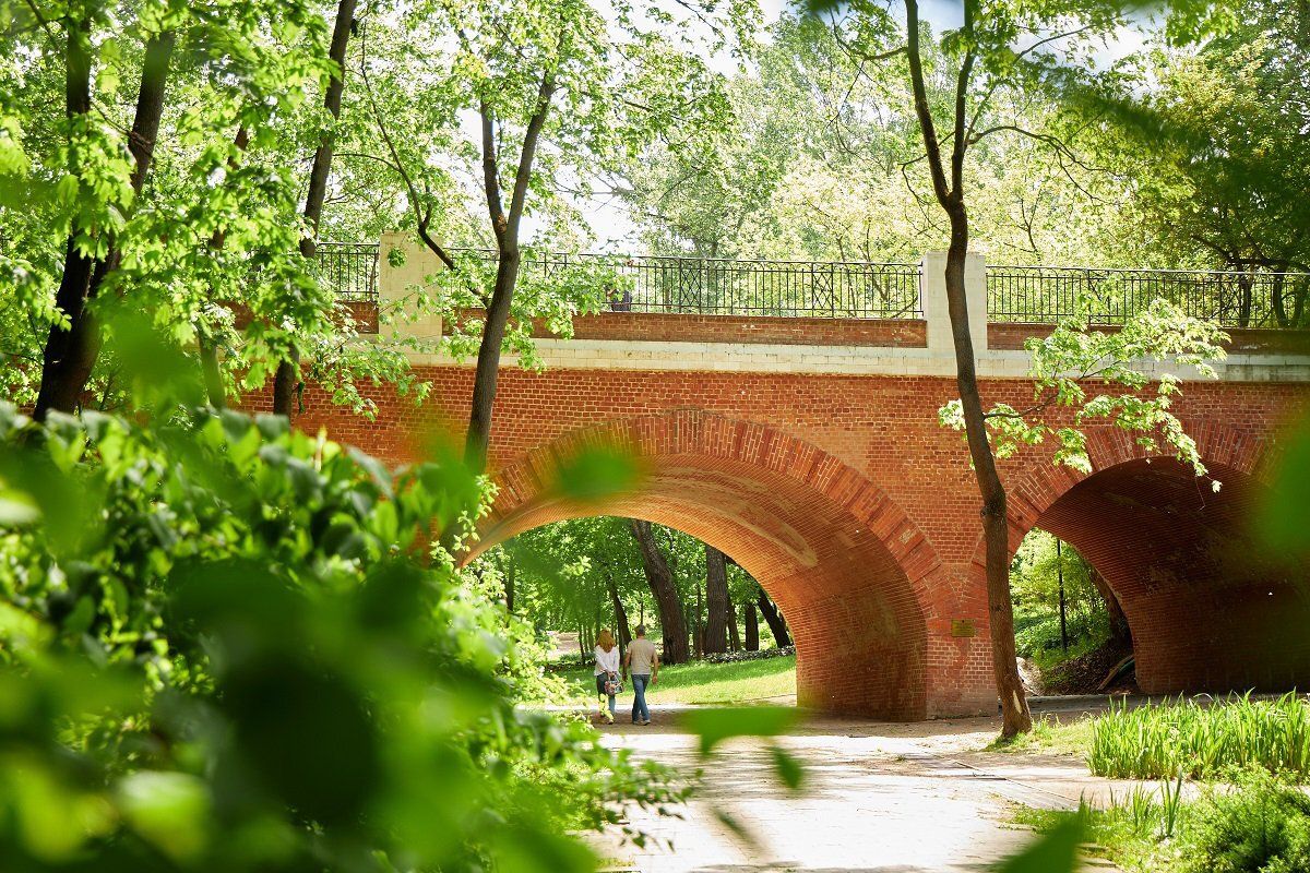 Гротесковый каменный мост