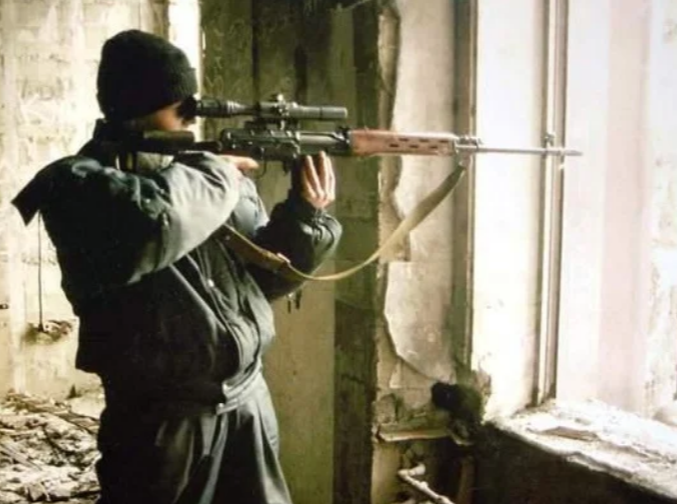 Чеченский боевик-снайпер. Грозный 1995 год.