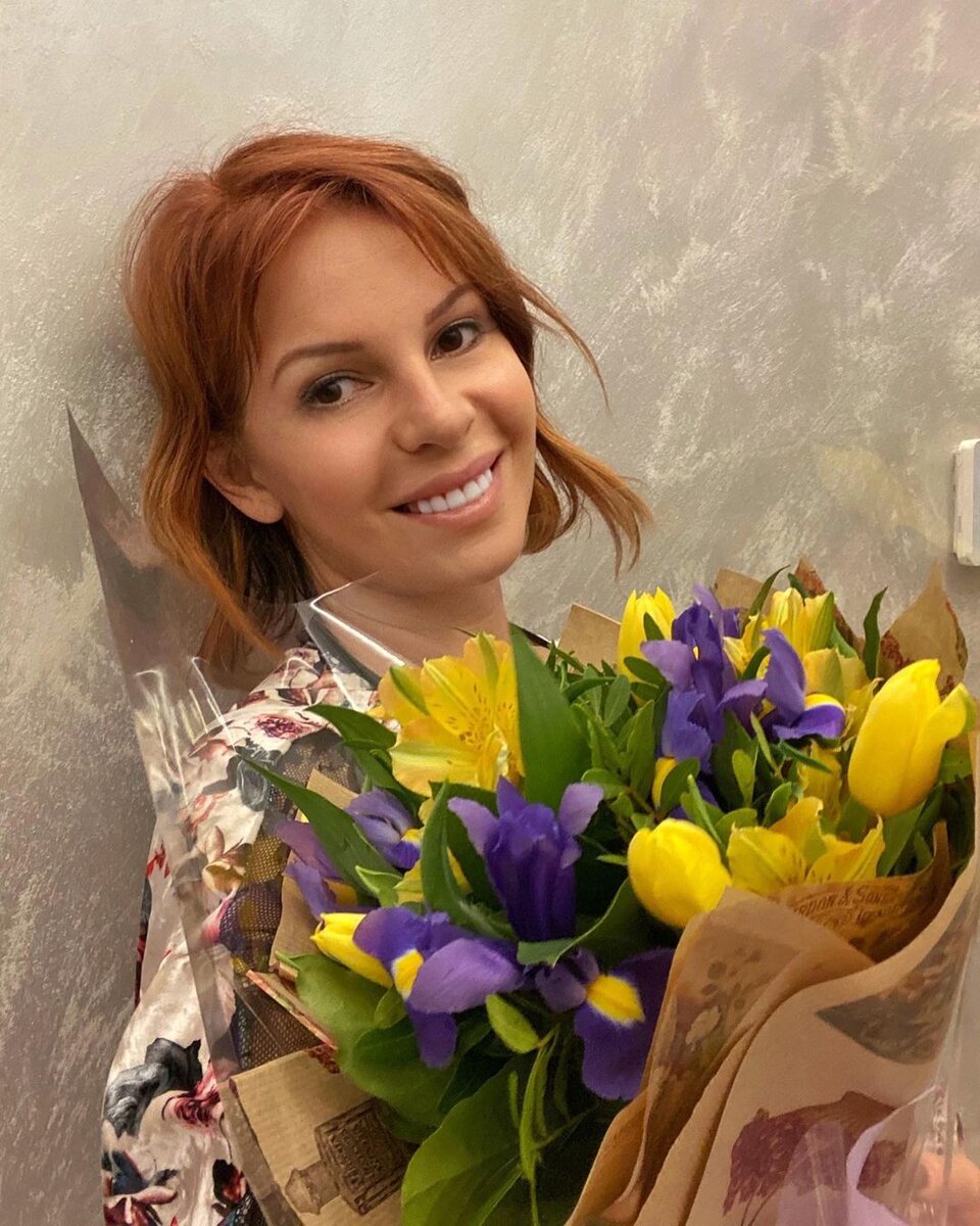 Всем привет! Помните, под какие песни мы зажигали на дискотеках лет эдак 20 назад? Какие исполнители занимали верхние строчки хит-парадов в 90-е и нулевые?-29