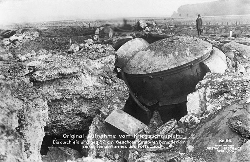 Обломки одного из фортов крепости после штурма, 1914 год