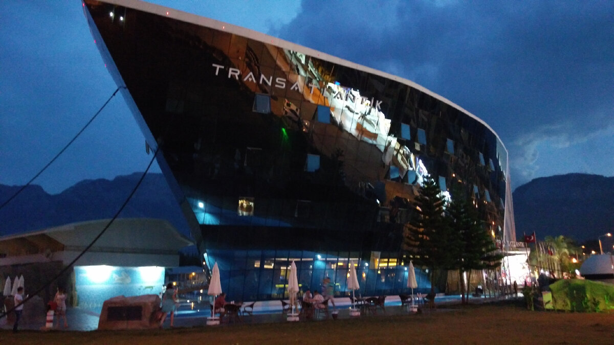  Красавец огромный лайнер 