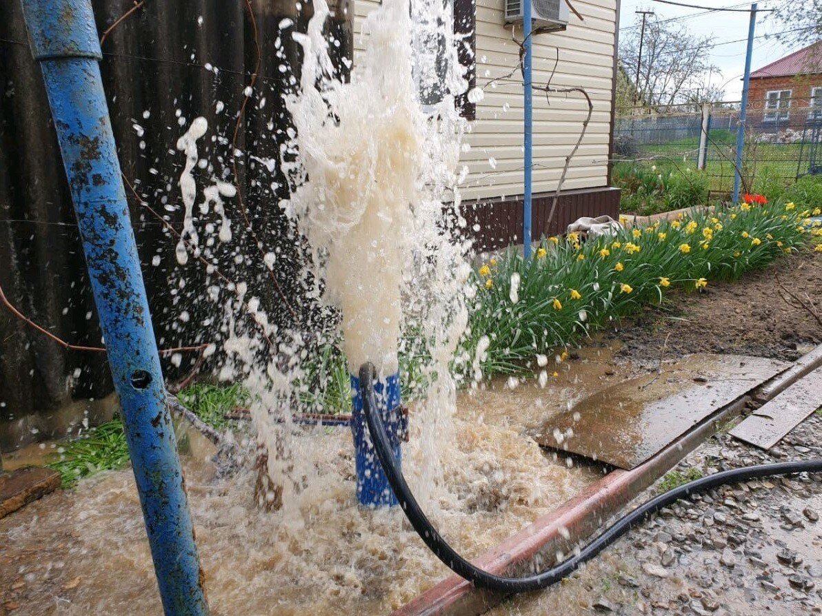 Грязная вода из скважины в загородном доме