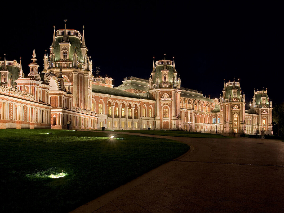 Дворцово-парковый ансамбль Царицыно вечером