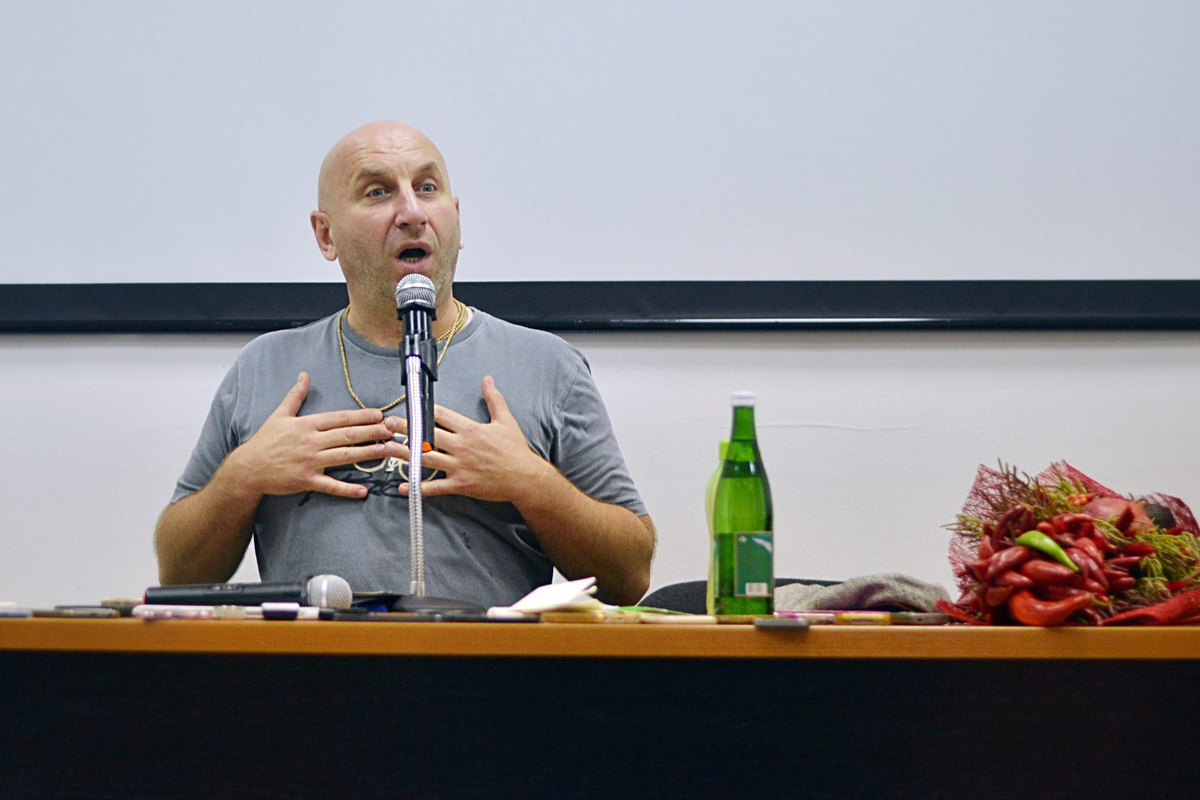 Сатья Дас в одной из своих публичных консультаций