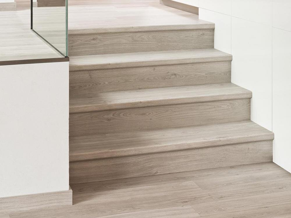 Лестница покрытая ламинатом