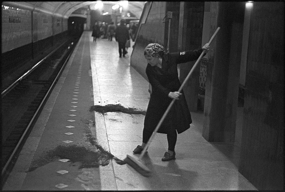 Станция метро "Библиотека имени Ленина", Москва 1970-е. Фотограф Владимир Сычев