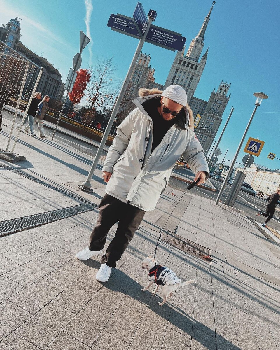 Рон свонсон болеет. Тар заман фильм. Хвост пистолетом юмор. Довольно непростой. Ифигения 1977.