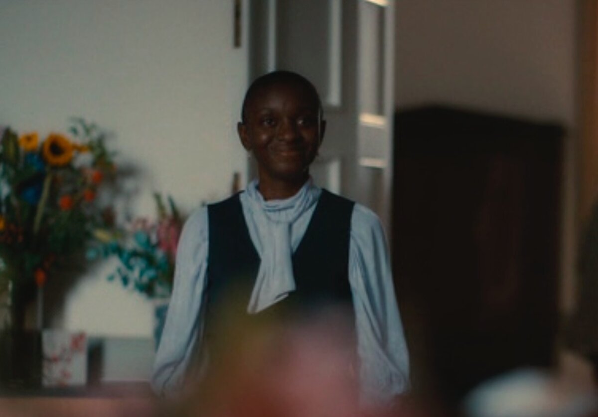 Секретарь премьер министра Дании. Кадр из к/ф "Каштановый человечек" 2021, режиссёры  Каспер Барфоэд, Миккел Серуп.