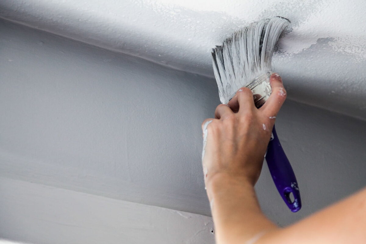 Покраска потолка водоэмульсионной краской своими руками