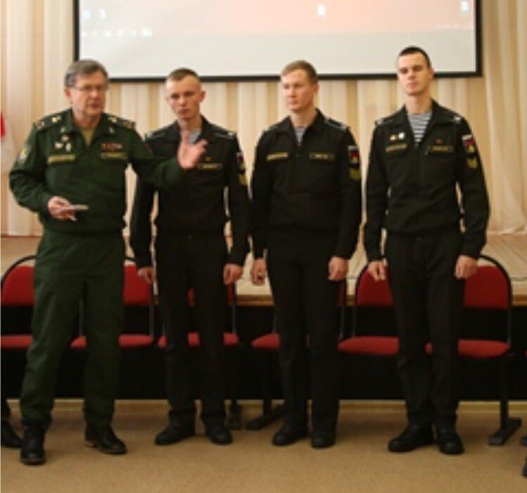 В Твери школьники встретились с курсантами ЧВВМУ имени Нахимова