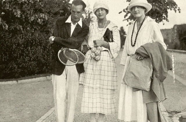 Светлана Зиверт, Татьяна Зиверт и Вл. Набоков в Берлине... 1922 год.