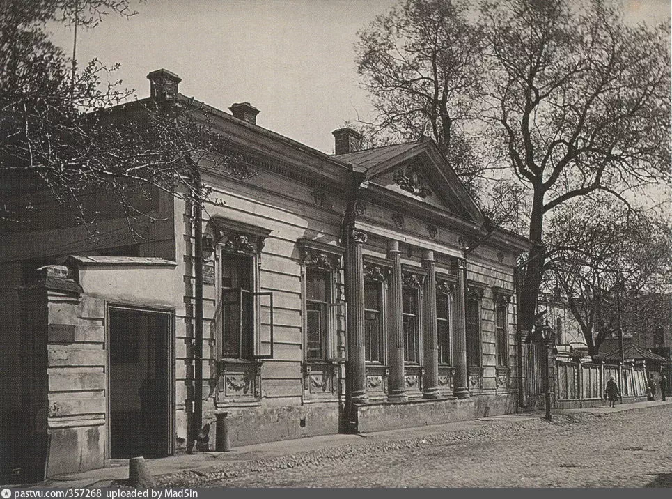Малый Левшинский переулок, 4. Дом в котором жил П. А. Кропоткин, 1900 – 1920 г. Источник: "Улица Пречистенка и ее обитатели", путеводитель, Москва, 2012 г.