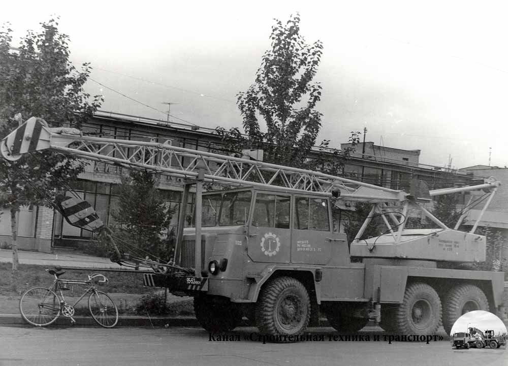 Автокран ZSH-6 на шасси Star 66, принадлежавший одной из московских строительных организаций