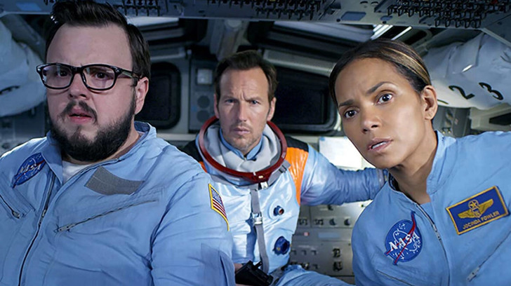 Кстати, Холли Берри я здесь даже и не узнал...