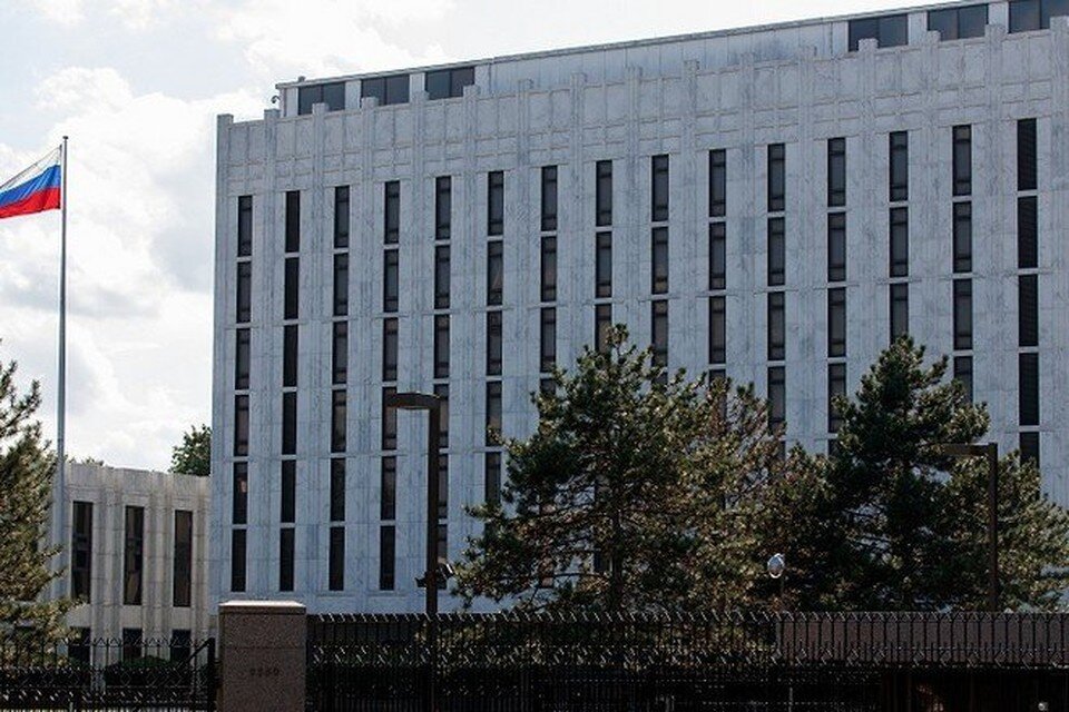     Посольство России заявило, что США продолжают «самогипноз» о неизбежности вторжения на Украину  GLOBAL LOOK PRESS