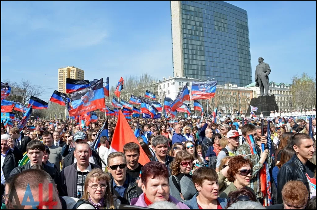 Пророссийский. Донецк русская Весна 2014. Харьков в 2014 год пророссийский митинг. Харьков пророссийские митинги 2022. Русская Весна Донецк.