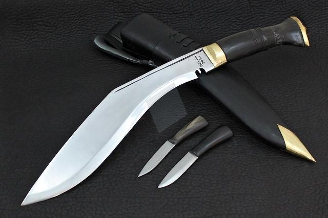 Источник фото: https://superarbalet.ru/catalog/knives/nepalskie-kukri/nozh-kukri-10-british-service-1/