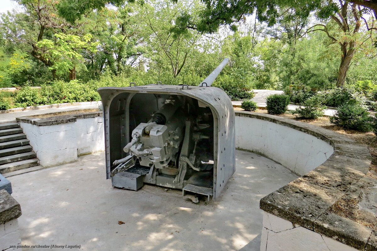 Так дворик выглядел в 2016г, до реконструкции комплекса Малахова кургана.