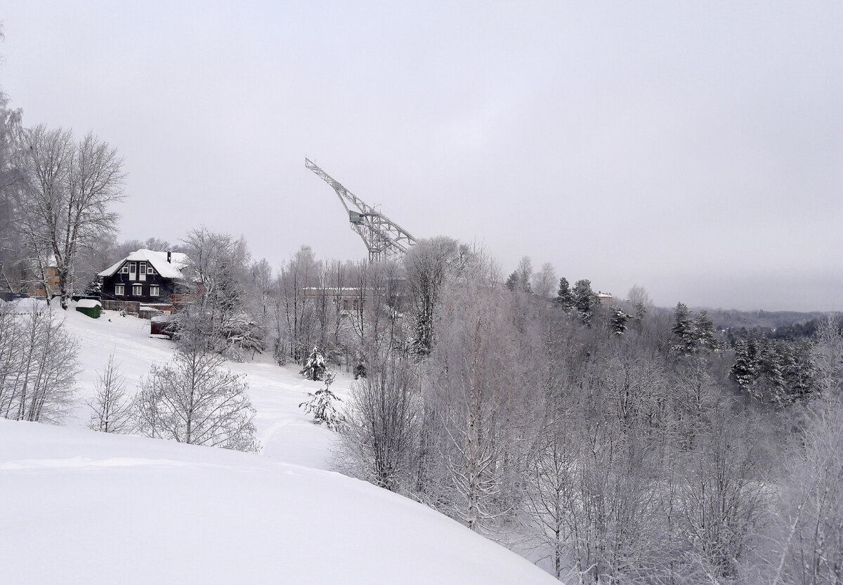 Вид на трамплин по пути к трассе