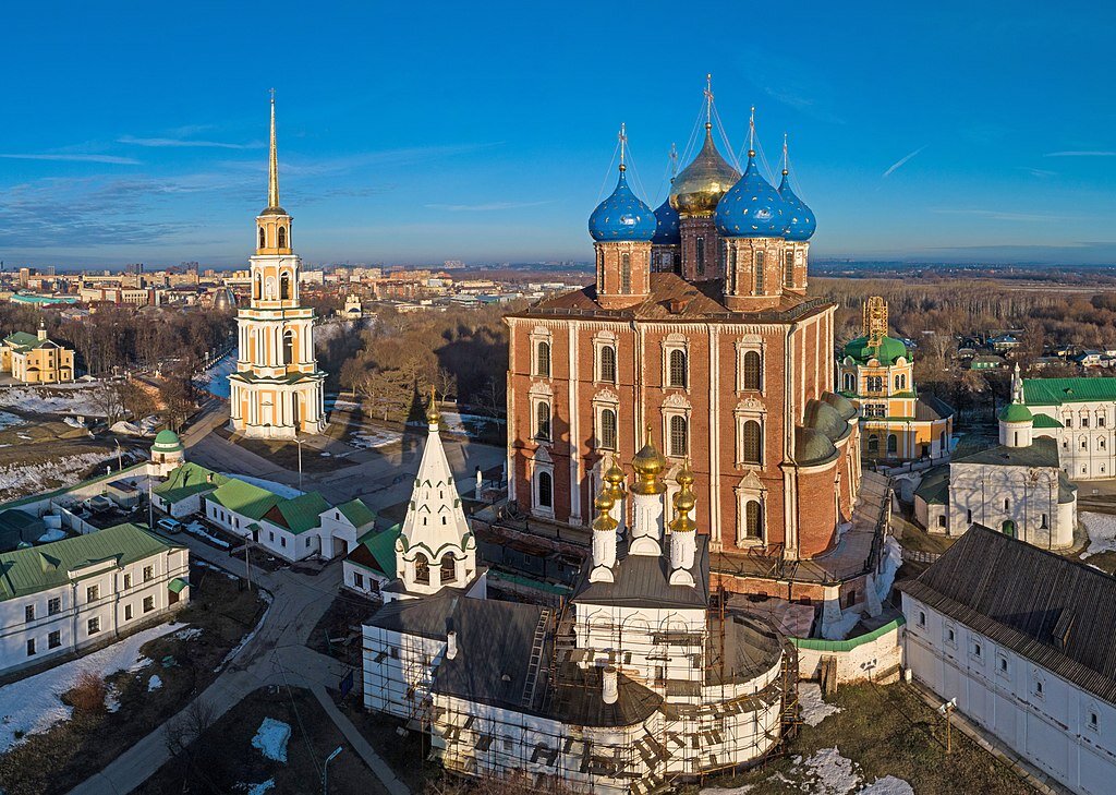 Успенский Собор Рязанского Кремля возводился с 1693 по 1699 годы