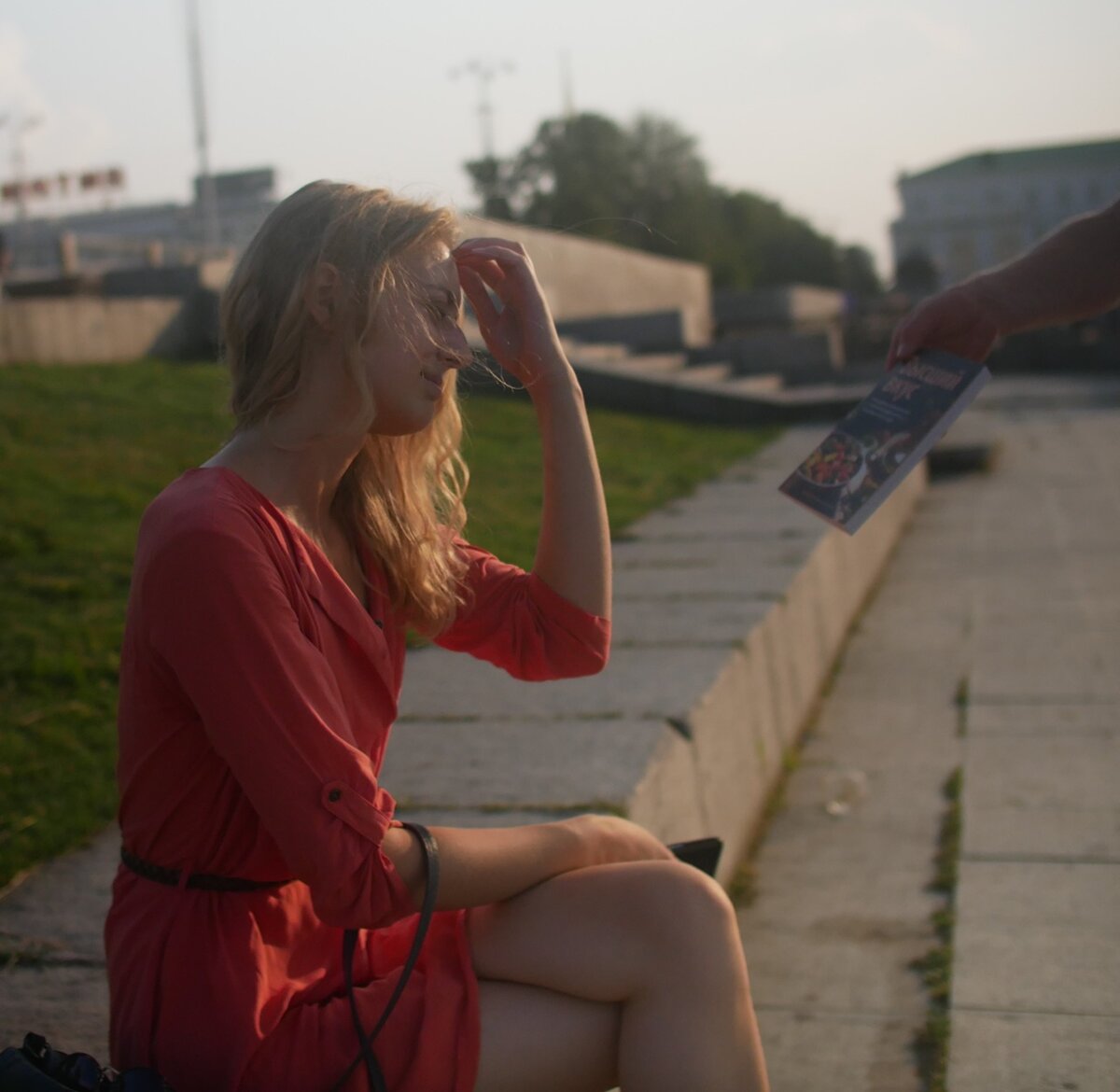 город Уфа девушка в красном